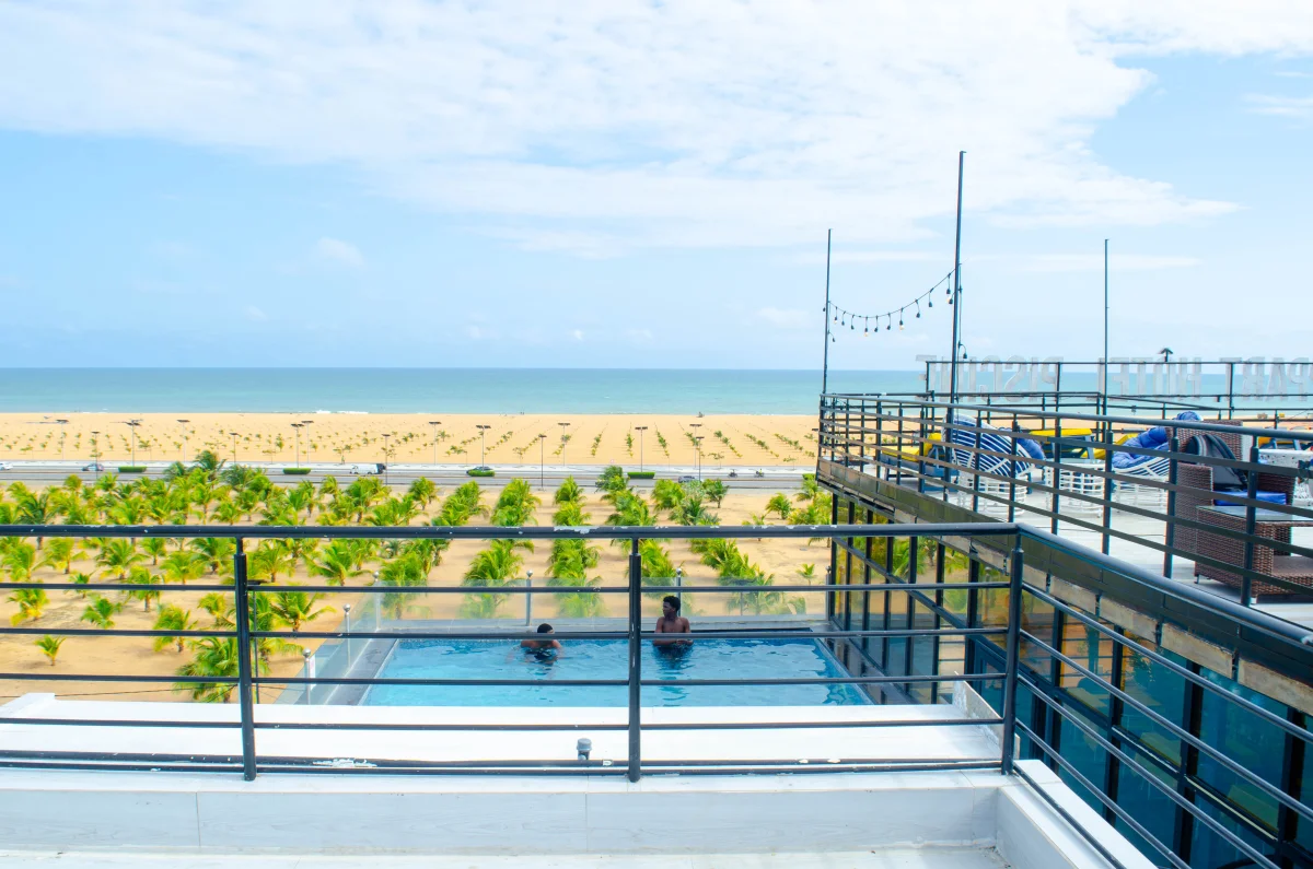 Piscine rooftop — Chez Géro, Fidjrossè Cotonou