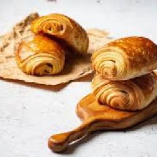 2 PAINS AU CHOCOLAT // 2 CHOCOLATE BREADS